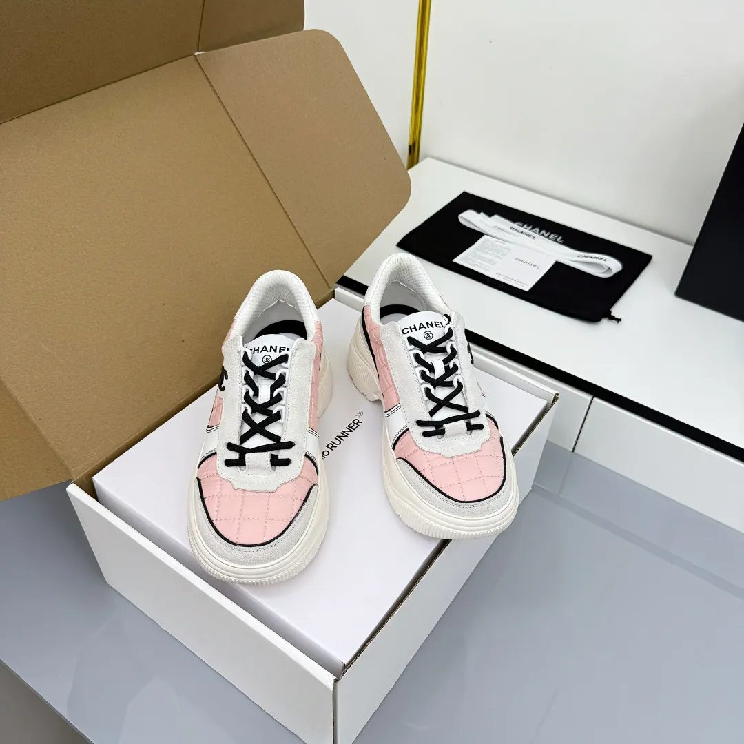 👟👟Ex-factory price 620👟👟 Chanel bread shoes ~ original calfskin panda shoes Chanel 25C latest hot style panda black and white sports shoes casual sneakers Xiaoxiang hot item classic black and white panda color coco girls must pay Fabric: original custom mixed sheepskin lining: original imported breathable mesh lining outsole: Original molded rubber + TPU combination Size: Women's 35-41